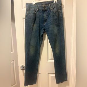 Men size 34/32 Lucky brand denim jeans.
